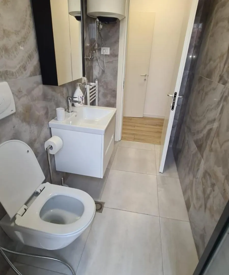 Ema Apartment Tirana 0*,